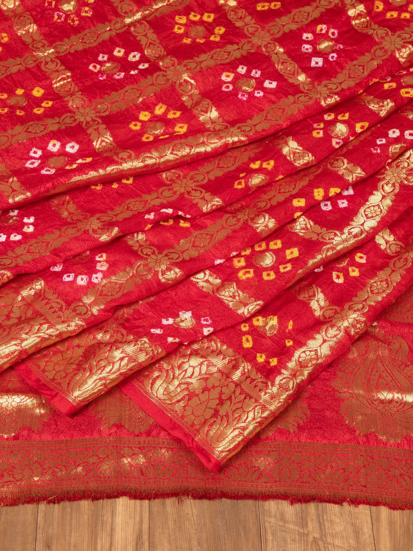 Bandhani saree is very colorful and lively colour