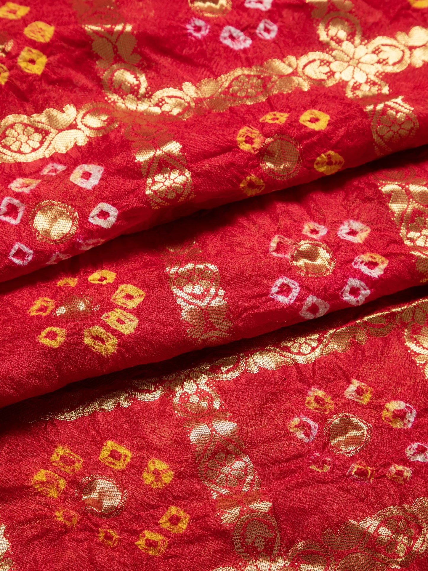 Bandhani saree is very colorful and lively colour