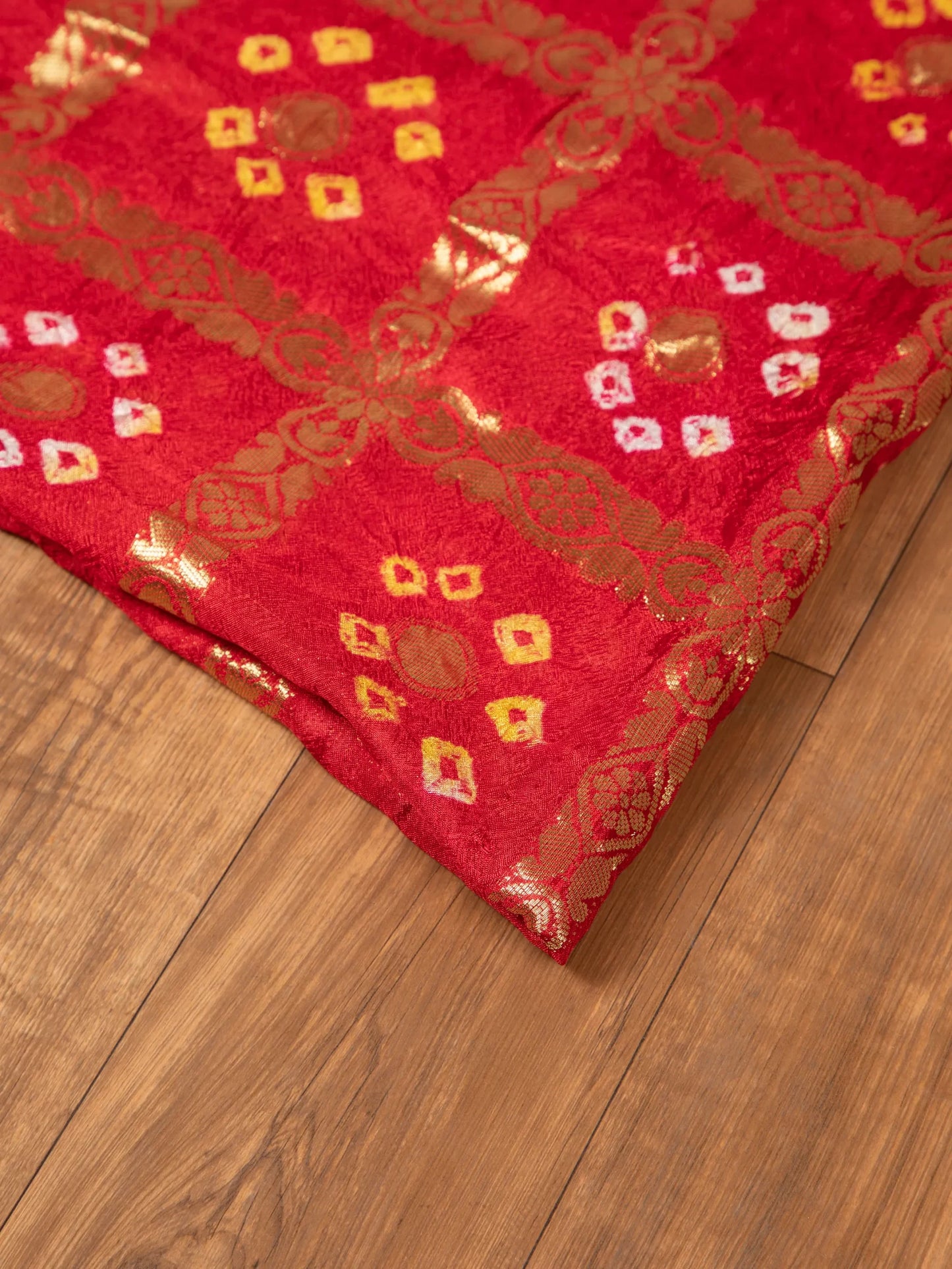 Bandhani saree is very colorful and lively colour